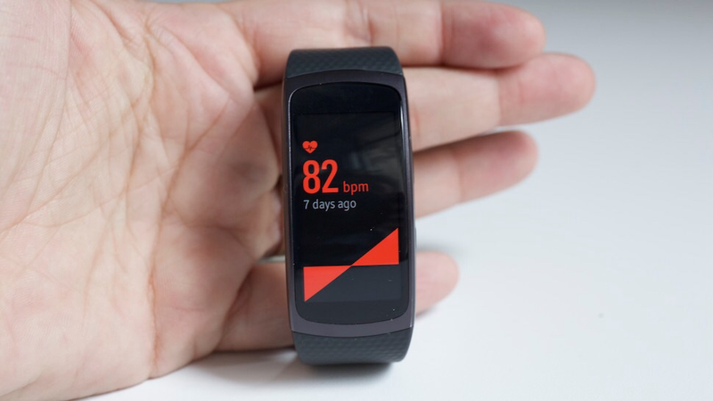 Illustration for article titled Samsung Gear Fit2 Is a Genuinely Great Blend of Smartwatch and Fitness Tracker
